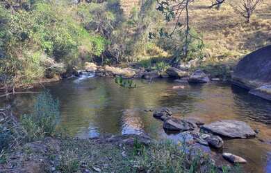 Imagem: A fazenda possui 3 Dormitórios, 1 Banheiro, 5 Vagas na garagem