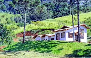 Imagem: A fazenda possui 3 Dormitórios, 3 Suítes, 4 Banheiros, 10