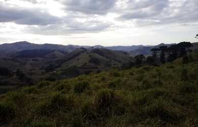 Imagem 7: Belíssima área com linda vista próxima à cachoeira dos Henriques