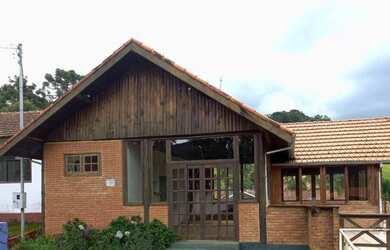 Imagem: A loja possui 5 Banheiros, 4 Vagas na garagem, 360m² de Área