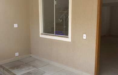 Imagem: A casa possui 2 Dormitórios, 1 Banheiro, 1 Vaga na garagem