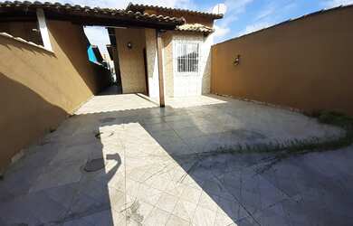 Imagem: A casa possui 2 Dormitórios, 1 Suíte, 2 Banheiros, 240m²