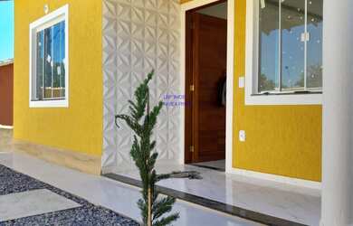 Imagem: A casa possui 2 Dormitórios, 1 Suíte, 2 Banheiros, 2 Vagas