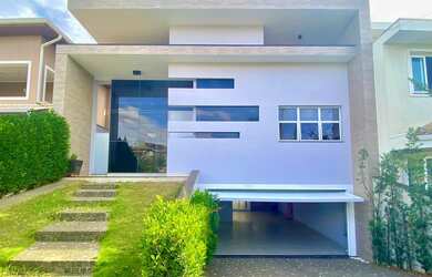 Imagem: A casa em condomínio possui 5 Dormitórios, 5 Suítes, 6 Banheiros