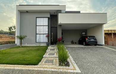 Imagem: A casa em condomínio possui 3 Dormitórios, 3 Suítes, 5 Banheiros