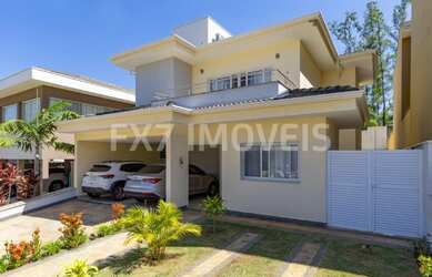 Imagem: A casa em condomínio possui 3 Dormitórios, 3 Suítes, 5 Banheiros