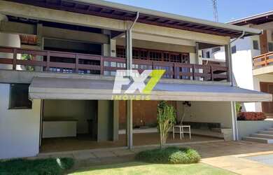 Imagem: A casa possui 15 Dormitórios, 5 Suítes, 5 Banheiros, 6 Vagas