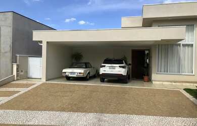 Imagem: A casa em condomínio possui 3 Dormitórios, 3 Suítes, 3 Banheiros