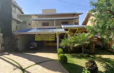 Imagem: A casa em condomínio possui 3 Dormitórios, 3 Suítes, 4 Banheiros