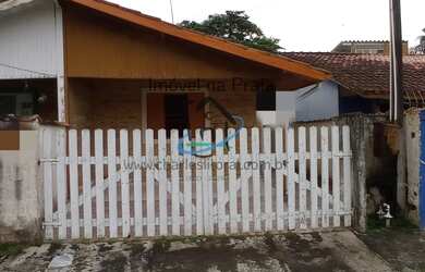 Imagem: A casa possui 2 Dormitórios, 1 Suíte, 2 Banheiros, 2 Vagas