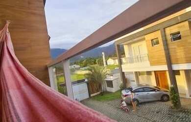 Imagem 1: Sobrado em Condomínio para Venda em Caraguatatuba / SP no bairro Massaguaçu