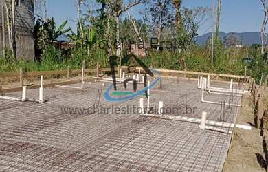 Imagem: O terreno possui 300m² de Área Privada, Imóvel novo e está