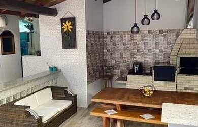 Imagem: A casa possui 3 Dormitórios, 1 Suíte, 2 Banheiros, 3 Vagas