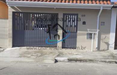 Imagem: A casa possui 4 Dormitórios, 1 Suíte, 2 Banheiros, 2 Vagas