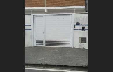 Imagem: A casa possui 3 Dormitórios, 1 Suíte, 2 Banheiros, 2 Vagas