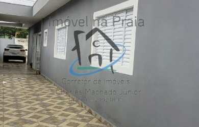 Imagem: A casa possui 2 Dormitórios, 1 Suíte, 2 Banheiros, 2 Vagas