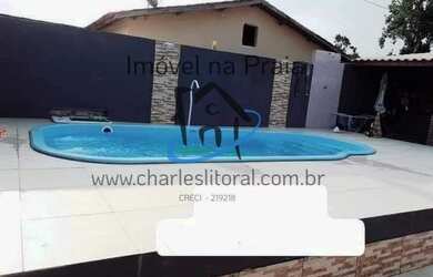 Imagem: A casa possui 9 Dormitórios, 1 Suíte, 8 Banheiros, 3 Vagas