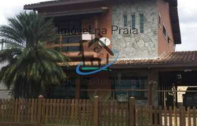 Imagem: A casa possui 3 Dormitórios, 2 Suítes, 1 Banheiro, 3 Vagas