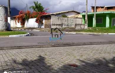 Imagem: A casa possui 4 Dormitórios, 2 Suítes, 1 Banheiro, 3 Vagas