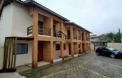 Imagem: A casa possui 2 Dormitórios, 2 Banheiros, 1 Vaga na garagem