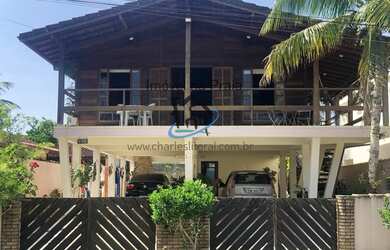 Imagem: A casa possui 3 Dormitórios, 1 Suíte, 3 Banheiros, 6 Vagas