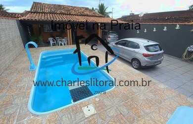 Imagem: A casa possui 2 Dormitórios, 1 Suíte, 2 Banheiros, 3 Vagas