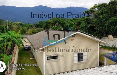 Imagem: A casa possui 3 Dormitórios, 1 Suíte, 2 Banheiros, 5 Vagas