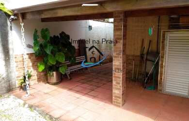 Imagem: A casa possui 3 Dormitórios, 1 Suíte, 2 Banheiros, 2 Vagas