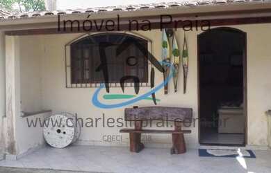 Imagem: A casa possui 2 Dormitórios, 1 Banheiro, 2 Vagas na garagem