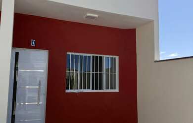 Imagem: A casa possui 2 Dormitórios, 1 Banheiro, 1 Vaga na garagem