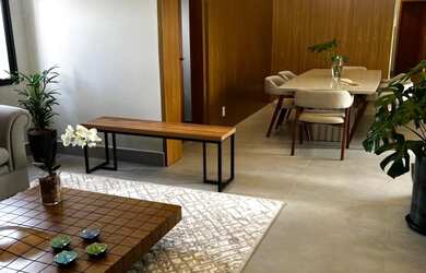 Imagem: A casa possui 3 Dormitórios, 3 Suítes, 2 Vagas na garagem