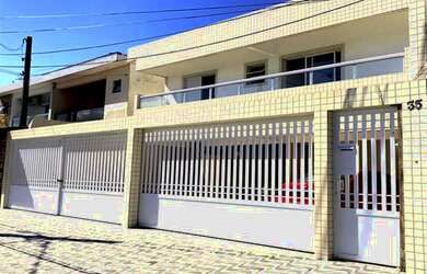 Imagem: A casa possui 2 Dormitórios, 1 Banheiro, 1 Vaga na garagem