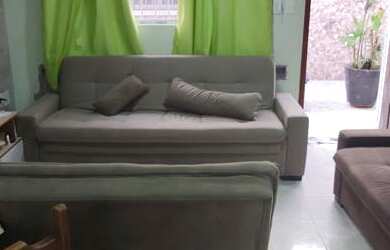 Imagem: A casa possui 1 Dormitório, 1 Banheiro, 1 Vaga na garagem