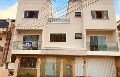 Imagem: A casa possui 5 Dormitórios, 1 Suíte, 5 Banheiros, 2 Vagas