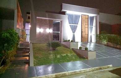 Imagem: A casa em condomínio possui 3 Dormitórios, 2 Suítes, 1 Banheiro