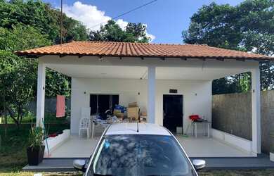 Imagem: A casa possui 2 Dormitórios, 1 Suíte, 1 Banheiro, 1 Vaga na