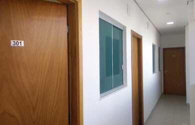 Imagem: A sala comercial possui 1 Banheiro, 450m² de Área Privada