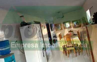 Imagem: A casa possui 4 Dormitórios, 1 Suíte, 1 Banheiro, 1 Vaga na