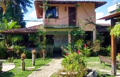 Imagem: A casa possui 4 Dormitórios, 1 Suíte, 1 Banheiro, 2 Vagas