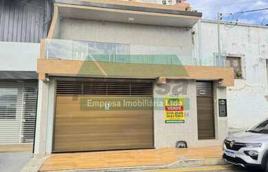 Imagem: A casa possui 4 Dormitórios, 4 Suítes, 1 Banheiro, 2 Vagas