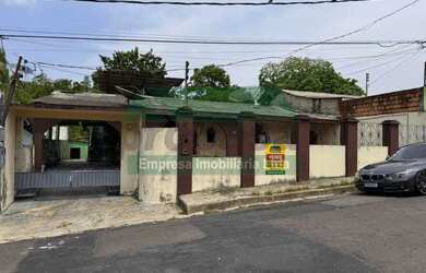 Imagem: A casa possui 6 Dormitórios, 3 Suítes, 1 Banheiro, 4 Vagas