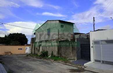 Imagem: A casa possui 3 Dormitórios, 2 Suítes, 1 Banheiro, 1 Vaga
