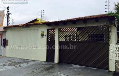 Imagem: A casa possui 2 Dormitórios, 1 Suíte, 1 Banheiro, 2 Vagas