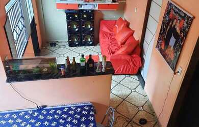 Imagem: A casa possui 3 Dormitórios, 3 Suítes, 1 Banheiro, 100m²