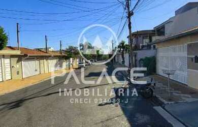 Imagem: A casa possui 3 Dormitórios, 1 Suíte, 3 Banheiros, 2 Vagas