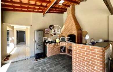 Imagem: A casa possui 4 Dormitórios, 3 Suítes, 9 Banheiros, 4 Vagas