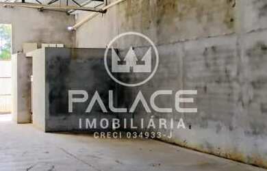 Imagem: A loja possui 2 Banheiros, 2 Vagas na garagem, 175m² de Área