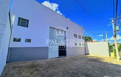 Imagem: A loja possui 4 Banheiros, 5 Vagas na garagem, 432m² de Área