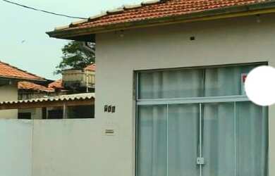 Imagem: A casa possui 1 Dormitório, 1 Banheiro, 2 Vagas na garagem