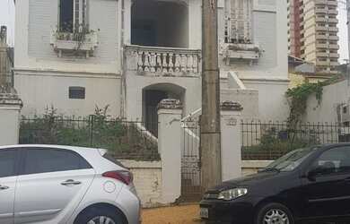 Imagem: A casa possui 2 Dormitórios, 2 Banheiros, 160m² de Área Privada